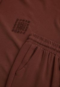 Born2be - Brązowy Letni Komplet Bogaty w Wiskozę Bluzka Oversize z Haftem i Spodnie Abis. Kolor: brązowy. Materiał: wiskoza. Wzór: haft #3