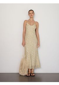 Reserved - Wzorzysta sukienka maxi - kremowy. Kolor: kremowy. Materiał: dzianina. Długość: maxi #1