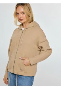 Big-Star - Bluza damska rozpinana z kapturem beżowa Grala 801. Okazja: na co dzień. Typ kołnierza: kaptur. Kolor: beżowy. Materiał: dzianina, żakard. Wzór: aplikacja, ze splotem. Styl: casual, elegancki #3