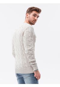 Ombre Clothing - Sweter męski z warkoczowym splotem E195 - biały - XXL. Okazja: na co dzień. Kolor: biały. Materiał: akryl, bawełna, jeans. Wzór: ze splotem. Styl: elegancki, casual, klasyczny