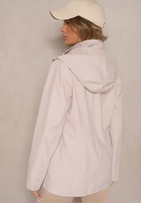 Renee - Jasnobeżowa Kurtka w Stylu Wiatrówki z Odpinanym Kapturem Ndivena. Okazja: na co dzień, na spacer. Kolor: beżowy. Materiał: jeans. Styl: sportowy, casual
