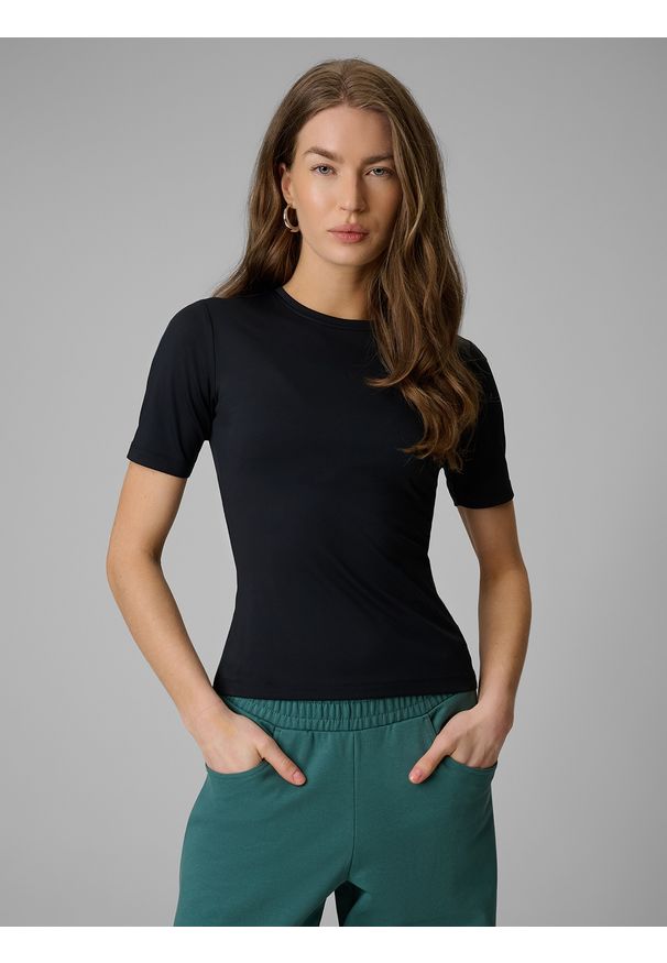 4f - 4F T-shirt slim gładki damski - czarny XS. Okazja: na co dzień. Kolor: czarny. Materiał: materiał, syntetyk. Wzór: gładki. Styl: casual
