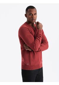 Ombre Clothing - Sweter męski washowany z dekoltem w serek - czerwony V3 - Rozmiar: L. Typ kołnierza: dekolt w serek. Kolor: czerwony. Materiał: bawełna
