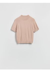 Reserved - Gładki sweter - beżowy. Kolor: beżowy. Materiał: wiskoza, dzianina. Wzór: gładki