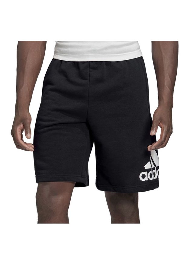 Adidas - Spodenki adidas Must Haves Badge Of Sport DX7662 - czarne. Kolor: czarny. Materiał: materiał, bawełna, poliester. Długość: krótkie. Wzór: aplikacja