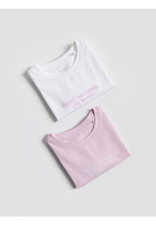 Reserved - Bawełniany t-shirt z haftem 2 pack - wielobarwny. Materiał: bawełna. Wzór: haft