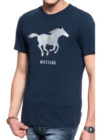 Mustang - MUSTANG T SHIRT Print Tee DRESS BLUES 1008718 5334. Kolor: niebieski. Wzór: nadruk #7