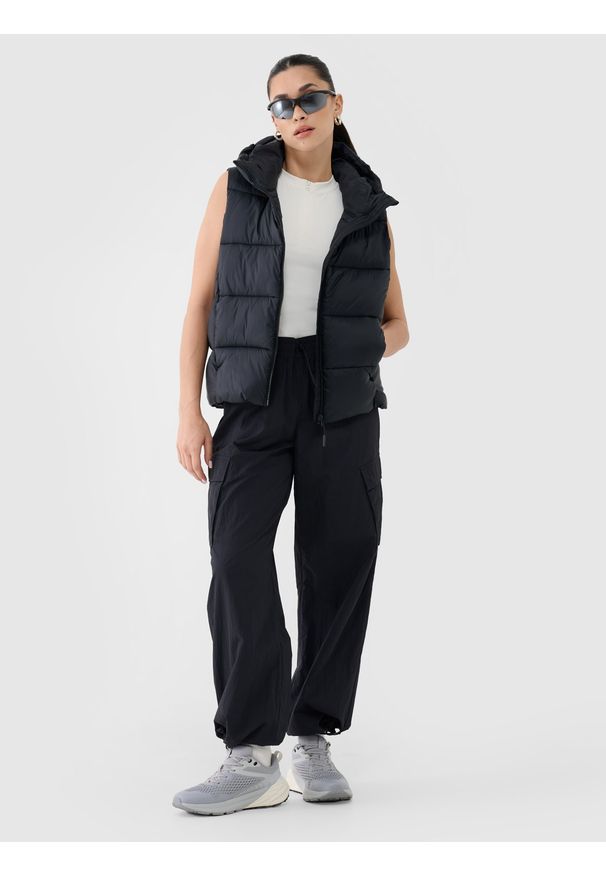 4f - 4F Spodnie casual oversize damskie - czarne XS. Kolor: czarny. Materiał: tkanina, syntetyk, materiał