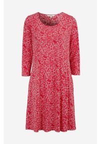Cellbes - Wzorzysta dżersejowa sukienka z bocznymi kieszeniami. Kolor: różowy. Materiał: jersey. Styl: elegancki