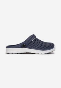 Born2be - Granatowo-Białe Klapki Iphiope. Okazja: na plażę, na co dzień, na spacer. Kolor: niebieski. Materiał: guma, jeans. Wzór: ażurowy. Sezon: lato. Obcas: na płaskiej podeszwie. Styl: klasyczny, casual #3