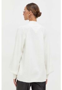 Tommy Jeans sweter damski kolor beżowy z półgolfem. Kolor: beżowy. Materiał: poliester, dzianina. Długość rękawa: raglanowy rękaw #2