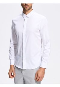 Reserved - Gładka koszula super slim fit - biały. Kolor: biały. Materiał: bawełna, tkanina. Wzór: gładki #1