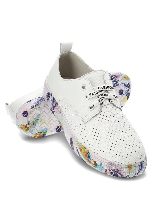 Białe Półbuty Artiker Na Ozdobnej Podeszwie. Kolor: biały. Materiał: skóra. Szerokość cholewki: normalna. Wzór: aplikacja