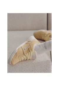 Sneakersy Reebok. Kolor: żółty. Model: Reebok Workout #1