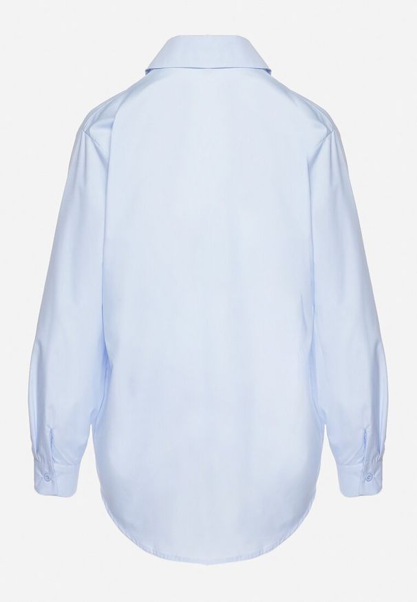 Born2be - Niebieska Koszula Udekorowana Aplikacją w Kształcie Kwiatu i Sznureczkiem Przy Szyi Poldivia. Typ kołnierza: kołnierz z falbankami. Kolor: niebieski. Wzór: aplikacja, kwiaty. Styl: retro