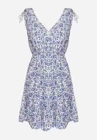 Born2be - Niebiesko-Biała Bawełniana Sukienka na Ramiączkach ze Ściągaczami i Guzikami z Gumką w Talii Tesria. Okazja: na spacer. Typ kołnierza: dekolt w kształcie V. Kolor: niebieski. Materiał: bawełna. Długość rękawa: na ramiączkach. Sezon: lato. Styl: elegancki #2