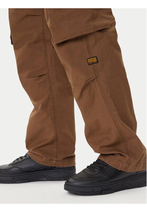 G-Star RAW - G-Star Raw Spodnie materiałowe R-3N D25224-D191 Brązowy Straight Fit. Kolor: brązowy. Materiał: bawełna