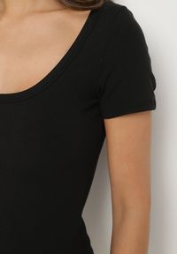 Born2be - Czarny T-shirt z Bawełny z Okrągłym Dekoltem Efruna. Okazja: na co dzień. Kolor: czarny. Materiał: bawełna. Styl: elegancki, casual #3