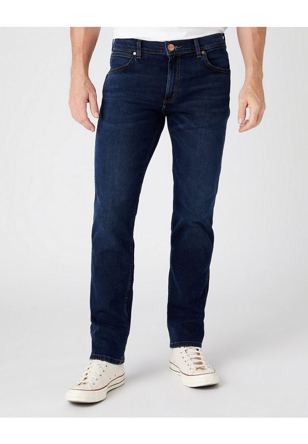 Wrangler - WRANGLER GREENSBORO MĘSKIE SPODNIE JEANSOWE BASALT BLUE W15QLR208 112145832