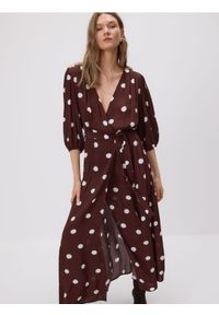 Reserved - Sukienka maxi w groszki - brązowy. Kolor: brązowy. Materiał: wiskoza. Wzór: grochy. Długość: maxi #1