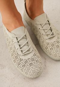 Born2be - Zielone Tenisówki z Ażurową Cholewką Tidella. Okazja: na co dzień. Kolor: zielony. Materiał: jeans. Szerokość cholewki: normalna. Wzór: ażurowy. Styl: casual #3