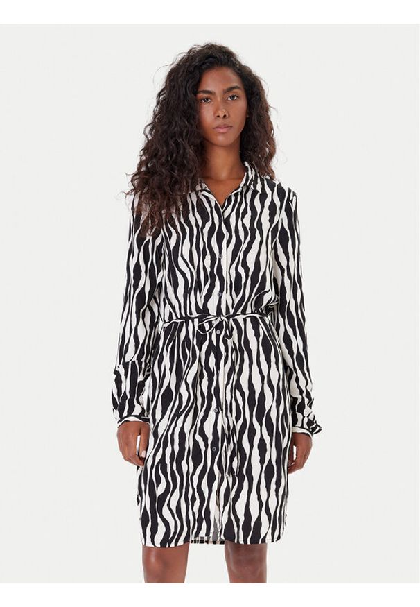 only - ONLY Sukienka koszulowa Nova 15241890 Czarny Regular Fit. Kolor: czarny. Materiał: wiskoza. Typ sukienki: koszulowe