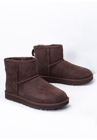 Ugg - Buty zimowe damskie brązowe UGG W CLASSIC MINI II. Zapięcie: pasek. Kolor: brązowy. Materiał: jeans, zamsz, skóra, nylon. Sezon: zima