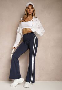 Renee - Granatowe Legginsy Flare High Waist z Marszczeniem i Lampasami Kirsena. Okazja: na co dzień. Stan: podwyższony. Kolor: niebieski. Styl: casual, elegancki