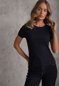 Renee - Granatowy Bawełniany T-shirt o Dopasowanym Kroju z Prążkowanego Materiału Lailya. Kolor: niebieski. Materiał: prążkowany, materiał, bawełna. Styl: elegancki #2