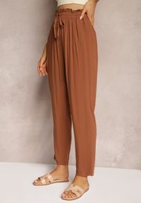 Renee - Brązowe Spodnie z Bawełny w Stylu Paper Bag Wykończone Wiązaniem i Gumką w Talii Relvitela. Kolor: brązowy. Materiał: bawełna. Sezon: lato
