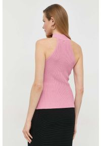 Guess top damski kolor różowy. Typ kołnierza: dekolt halter. Kolor: różowy. Materiał: materiał, dzianina, wiskoza. Wzór: gładki #5