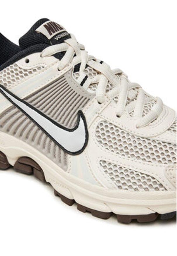 Nike Sneakersy Zoom Vomero 5 FJ2028 001 Écru. Materiał: materiał. Model: Nike Zoom