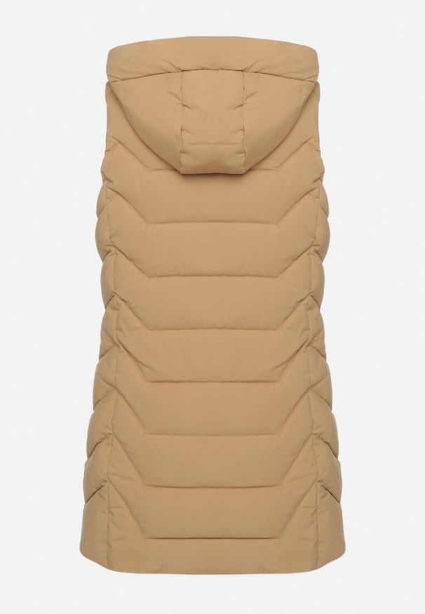 Born2be - Jasnobeżowa Pikowana Kamizelka z Odpinanym Kapturem na Suwak Wykończona Sznurkami Zeneria. Okazja: na co dzień. Kolor: beżowy. Styl: elegancki, casual