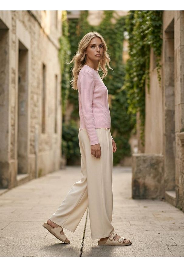 Sinsay - Klasyczny prążkowany sweter - różowy. Kolor: różowy. Materiał: prążkowany. Styl: klasyczny