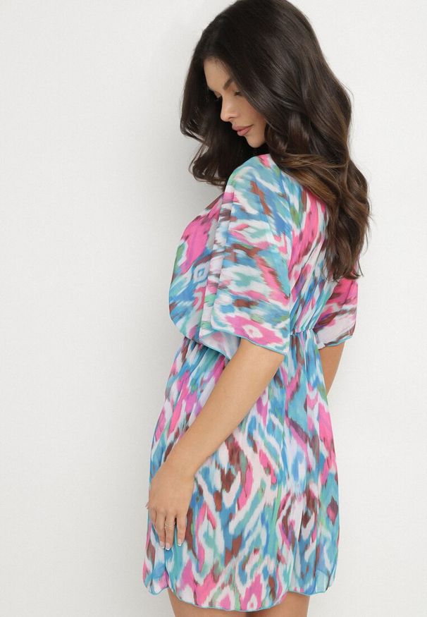 Born2be - Niebiesko-Różowa Narzutka Siateczkowa w Abstrakcyjny Wzór z Wiązaniem Revarella. Okazja: na co dzień. Kolor: niebieski. Styl: casual