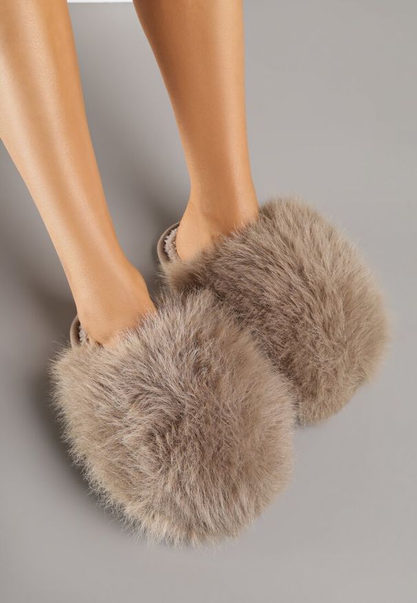 Born2be - Brązowe Futrzane Kapcie z Długim Włosiem Anindria. Okazja: do domu, na co dzień. Kolor: brązowy. Materiał: futro. Styl: glamour, casual