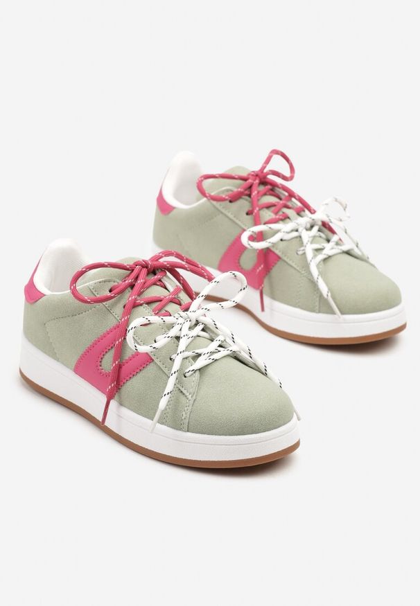 Renee - Zielono-Fuksjowe Sneakersy Ozdobione Geometrycznym Motywem Telindrela. Okazja: na co dzień. Kolor: zielony. Materiał: jeans. Wzór: aplikacja, geometria