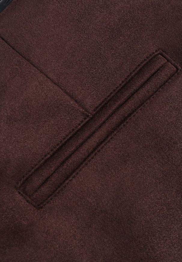 Renee - Brązowe Spódnico-Spodenki z Ozdobną Imitacją Kieszeni Sewressa. Kolor: brązowy. Materiał: koronka. Styl: elegancki, klasyczny