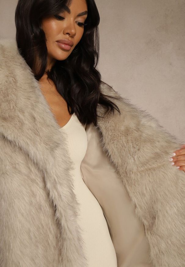 Renee - Beżowa Dwurzędowa Kurtka Futerko Oversize Nenalla. Okazja: na co dzień. Kolor: beżowy. Materiał: futro. Styl: casual