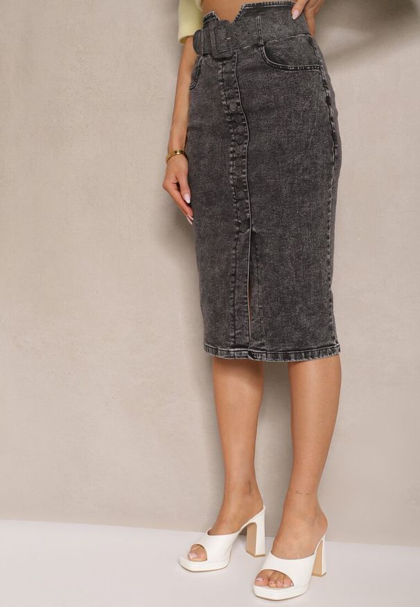 Renee - Czarna Jeansowa Spódnica Ołówkowa Midi z Guzikami i Rozcięciem Jackiesa. Kolor: czarny. Materiał: jeans