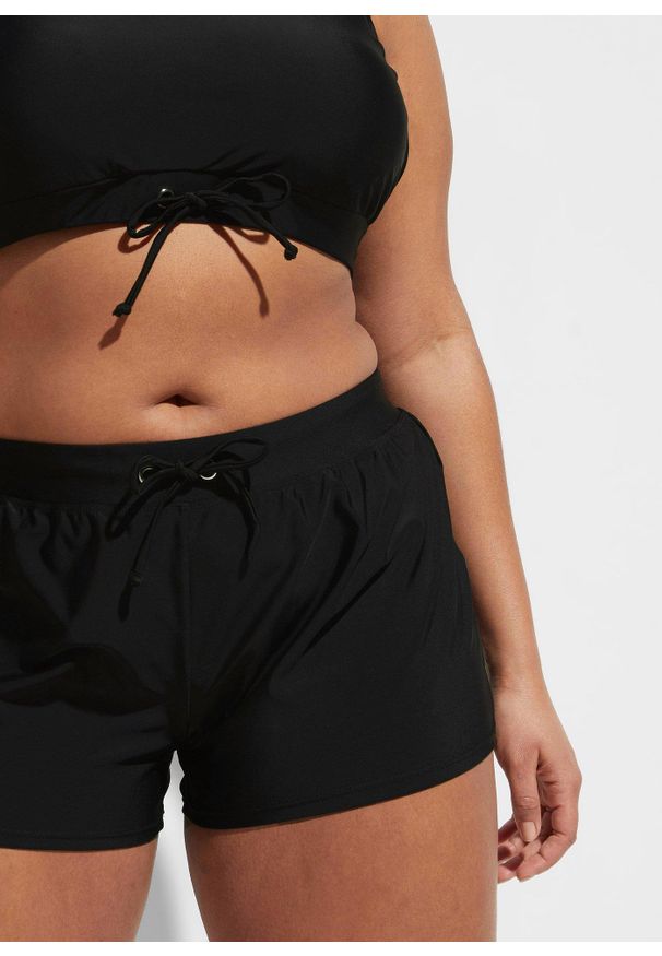 bonprix - Bikini bustier z szortami (2 części). Kolor: czarny