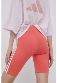 Adidas - adidas szorty damskie kolor pomarańczowy z aplikacją high waist. Stan: podwyższony. Kolor: pomarańczowy. Materiał: dzianina, materiał, bawełna. Wzór: aplikacja