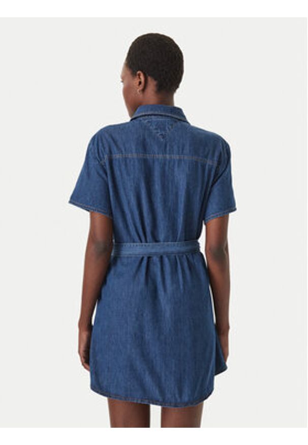 Tommy Jeans Sukienka jeansowa DW0DW22787 Niebieski Regular Fit. Kolor: niebieski. Materiał: bawełna