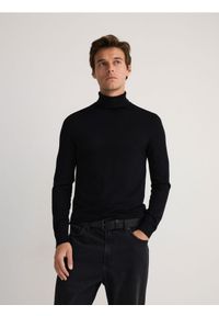 Reserved - Golf z wiskozą - czarny. Typ kołnierza: golf. Kolor: czarny. Materiał: wiskoza #1
