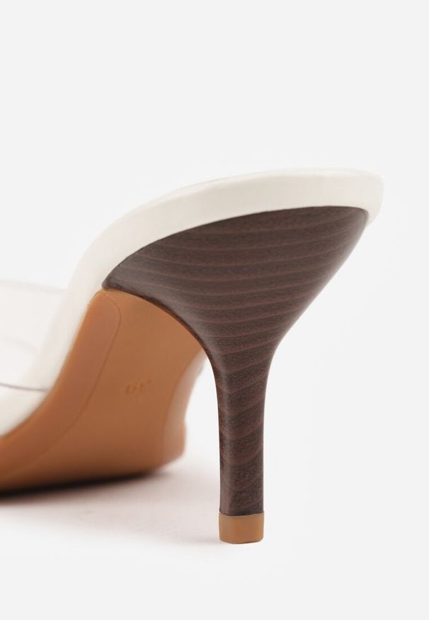 Renee - Białe Transparentne Klapki na Kaczuszce Helymna. Okazja: na co dzień. Kolor: biały. Materiał: jeans, koronka, skóra. Obcas: na szpilce. Styl: casual