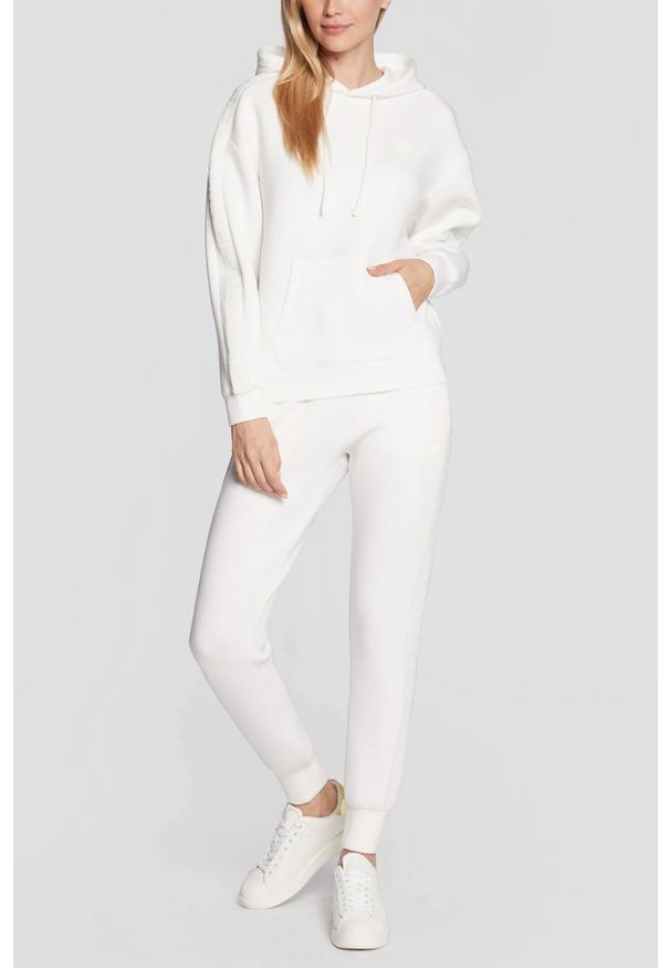 Guess - GUESS Beżowa damska bluza z kapturem Brenda, Rozmiar M. Typ kołnierza: kaptur. Kolor: beżowy