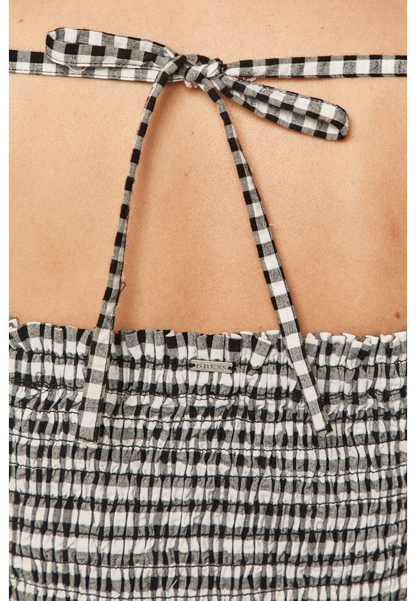 Guess - Sukienka. Kolor: czarny. Materiał: materiał. Długość rękawa: krótki rękaw. Typ sukienki: dopasowane