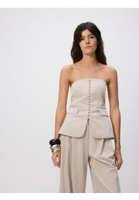 Reserved - Gorsetowy top - beżowy. Typ kołnierza: dekolt gorset. Kolor: beżowy. Materiał: wiskoza, tkanina #1