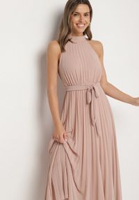 Born2be - Ciemnoróżowa Plisowana Sukienka Maxi z Gumką w Pasie i Rozkloszowanym Dołem Tehe. Kolor: różowy. Materiał: tkanina, materiał. Długość: maxi