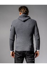 GUNS & TUXEDOS - Szary sweter z kapturem Cold Sunrise. Okazja: na co dzień. Typ kołnierza: kaptur. Kolor: szary. Materiał: materiał, jeans, wełna. Wzór: aplikacja. Styl: casual, elegancki #6